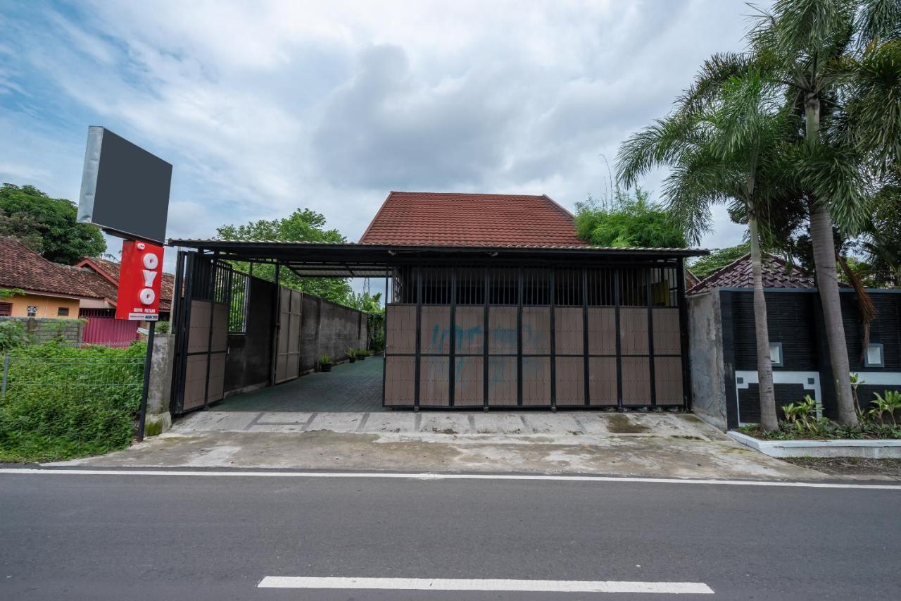 Oyo 2347 Griya Patran Hotel Ngabean Luaran gambar