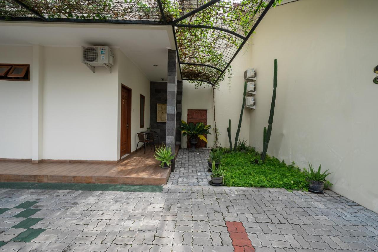 Oyo 2347 Griya Patran Hotel Ngabean Luaran gambar